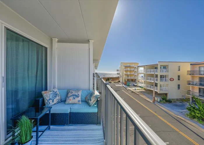 Holiday home Oceanside W Pool Steps To
