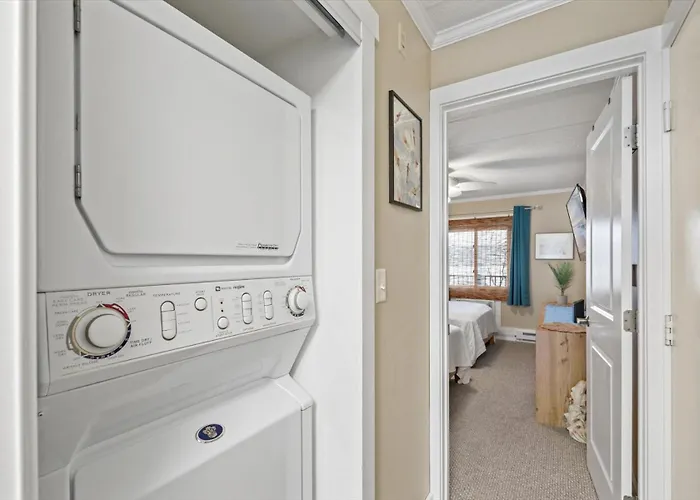 Holiday home Oceanside W Pool Steps To