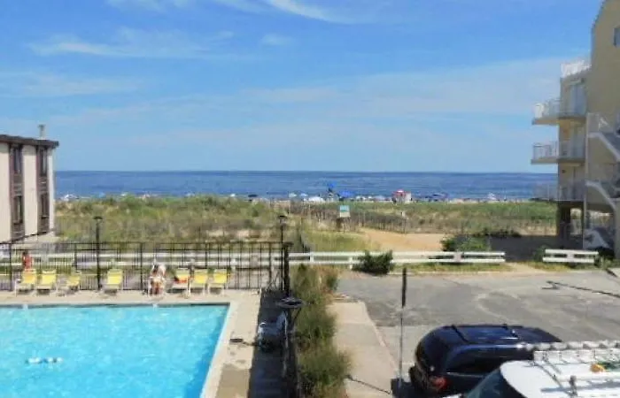 Oceanside W Pool Steps To Holiday home